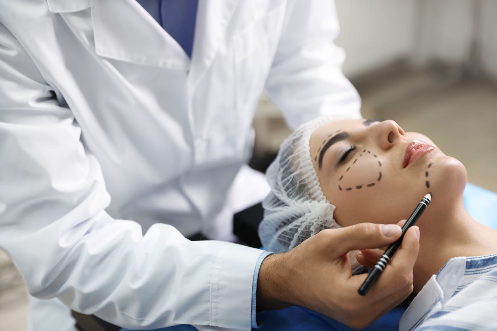 Surgical consultation at Asetica Clinic